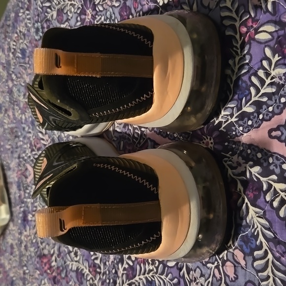 Fabletics black and peachy pink tennis shoes - Picture 3 of 8